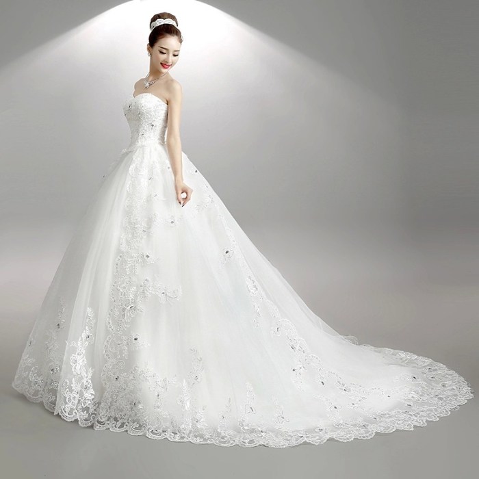 Wedding dresses petites vera wang sandiegotowingca iconic stand crowd out